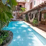 5 BR Casa Mejia