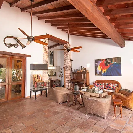 5 Bedroom Casa Mejia