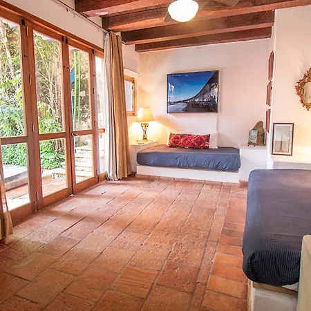 5 Bedroom Casa Mejia Hotel *