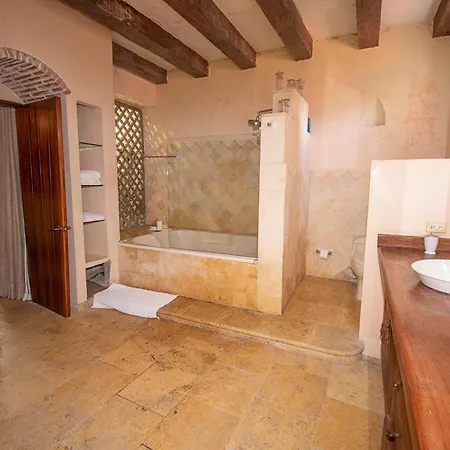 Hotel 5 Bedroom Casa Mejia