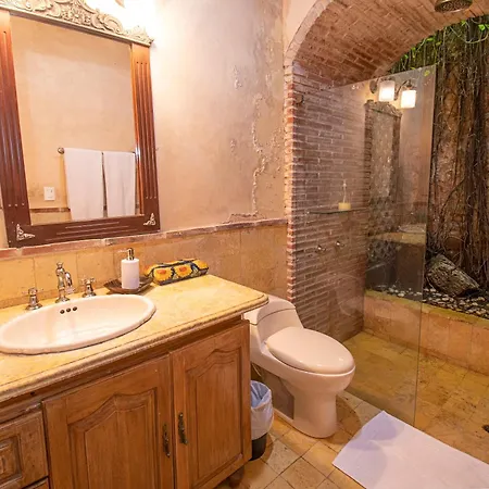 5 Bedroom Casa Mejia *